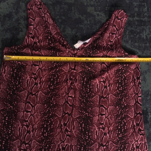 Addition Elle NWT XL 40" Chest Burgundy Snakeskin Print Sleeveless V-neck Blouse - Picture 6 of 11